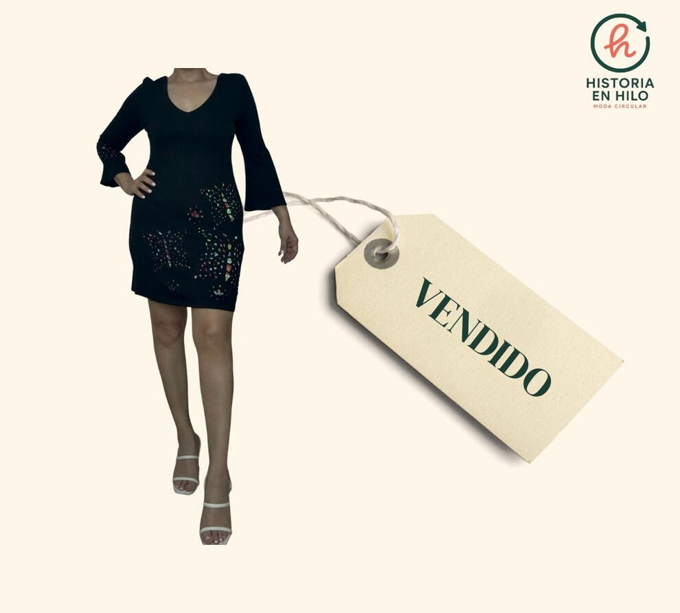 HILO-0023_Vestido corto forro interno en flores y detalle huecos _DESIGUAL